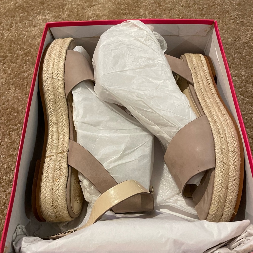 New in Box Vince Camuto Athalia Tan Color Size 8